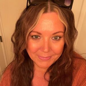 Meet your Posher, Angie